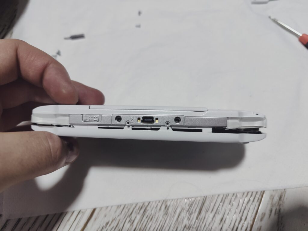 PSP 3000 shell without screws, almost opened. Process of PSP reshelling